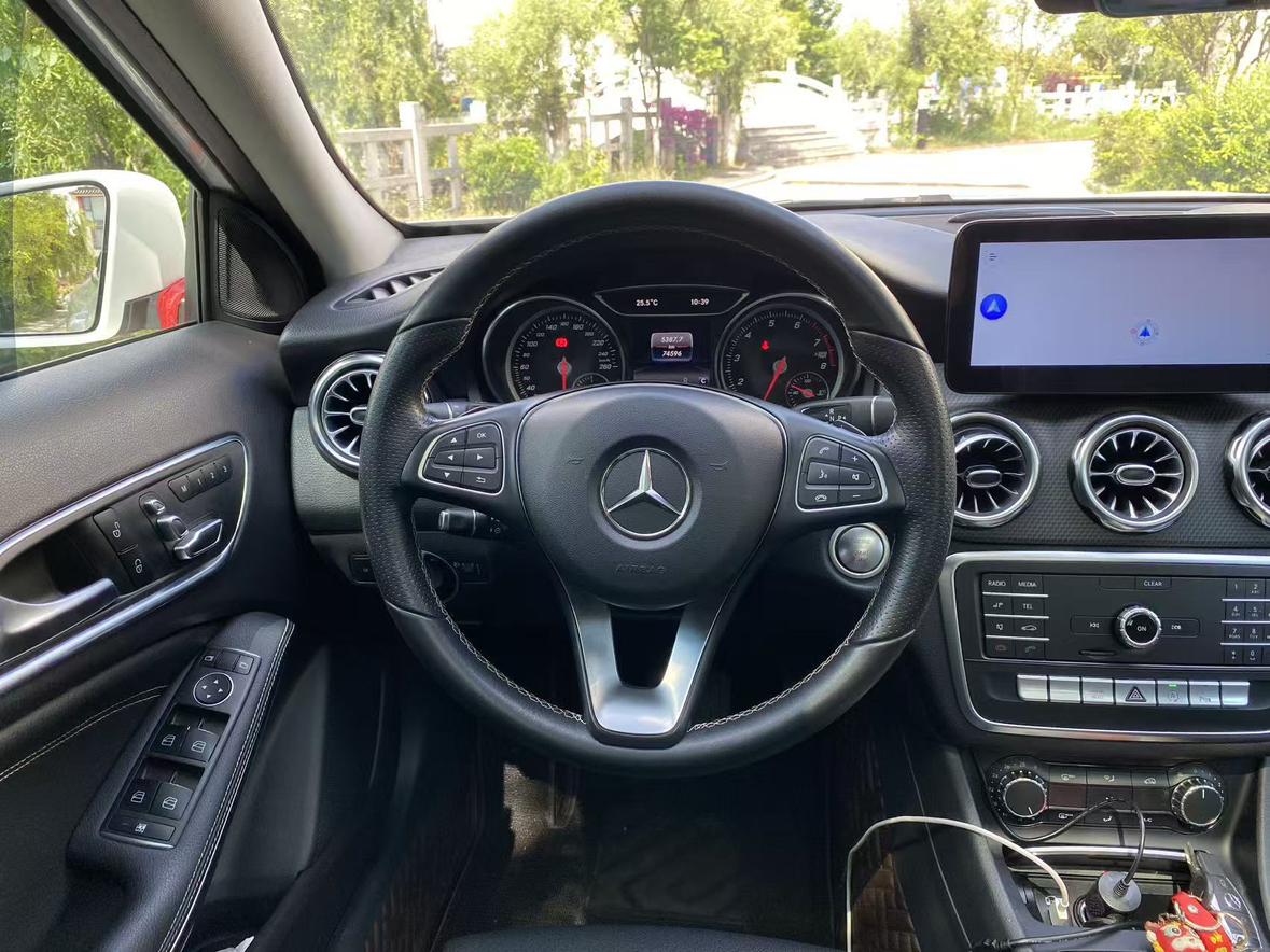 Mercedes-Benz GLA 2018 thumb 10