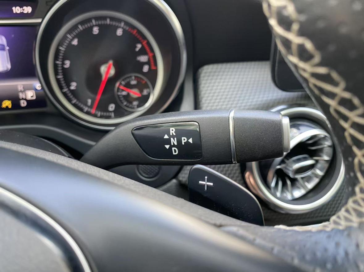Mercedes-Benz GLA 2018 thumb 11