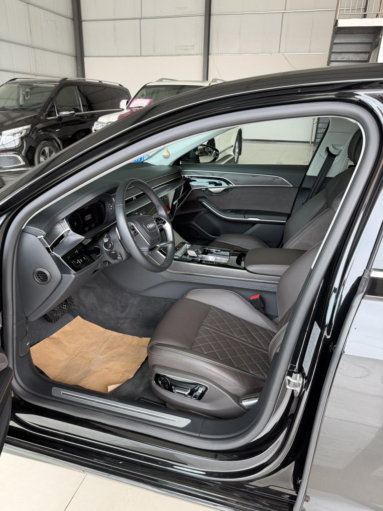 Audi A8 2024 thumb 5
