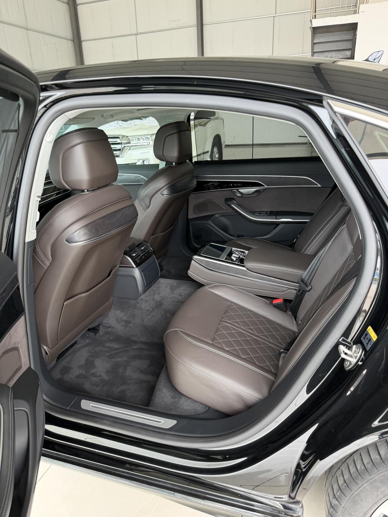 Audi A8 2024 thumb 8