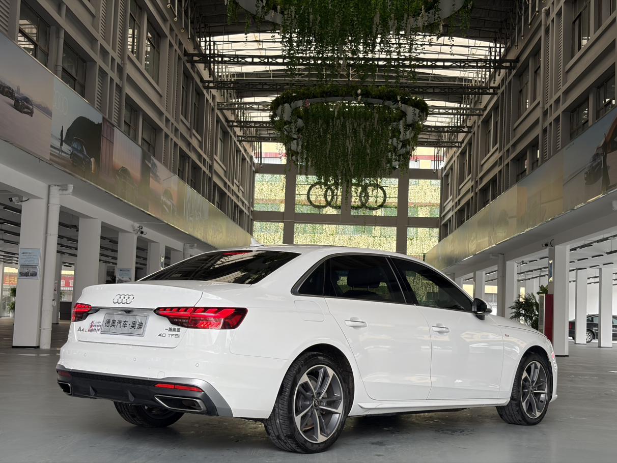 Audi A4 2023 thumb 2