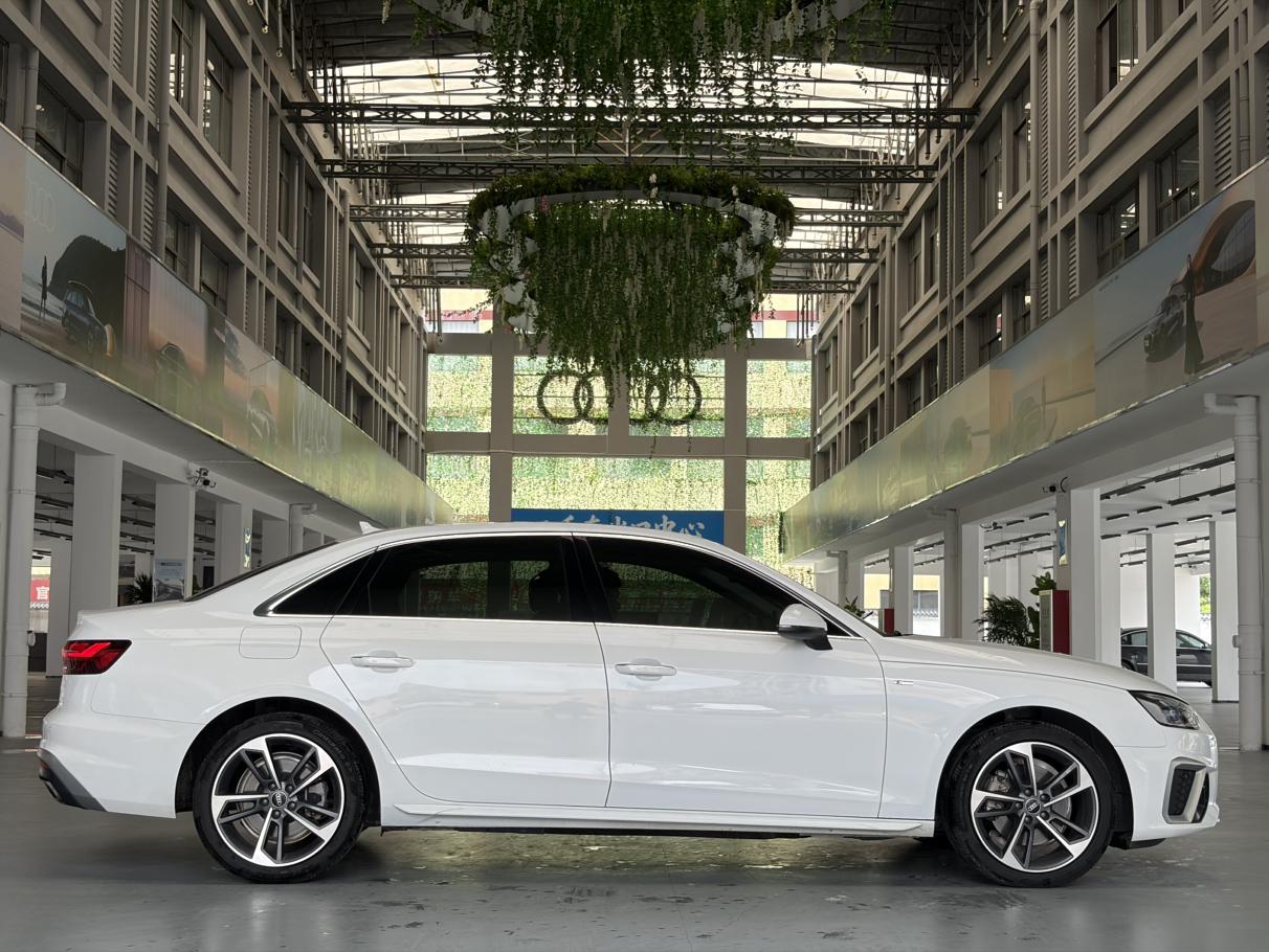 Audi A4 2023 thumb 3