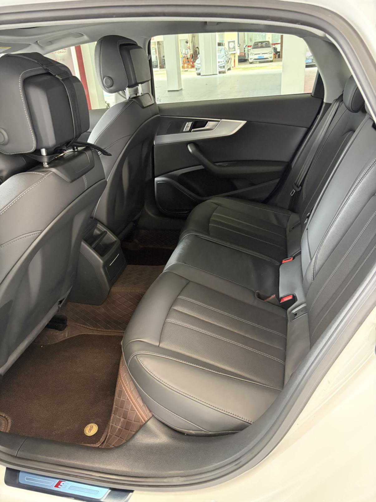 Audi A4 2023 thumb 11