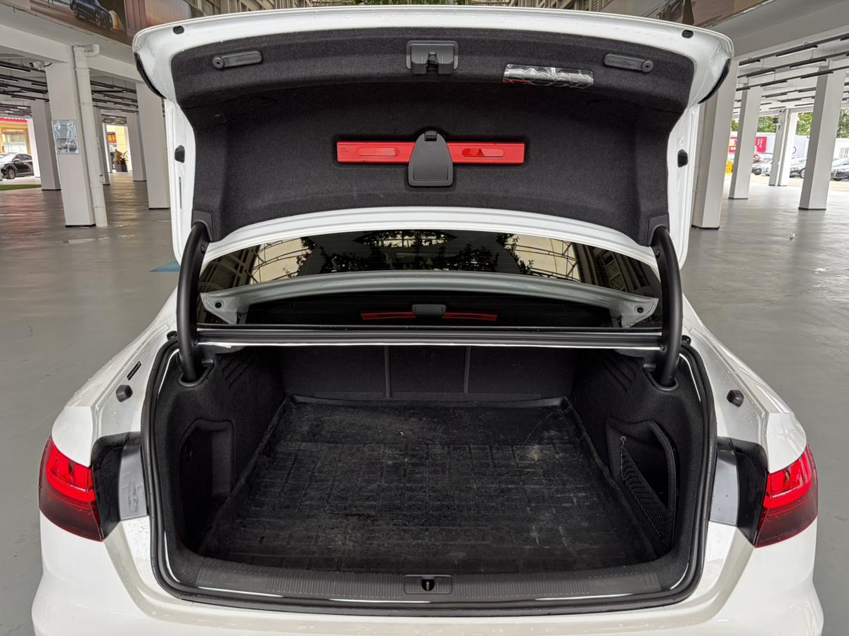 Audi A4 2023 thumb 12