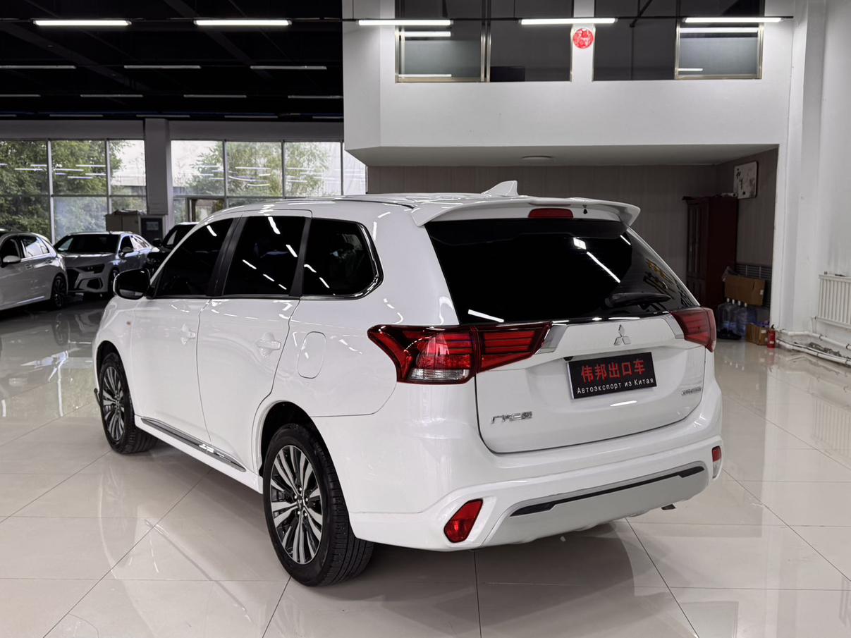 Mitsubishi Outlander 2021 thumb 2