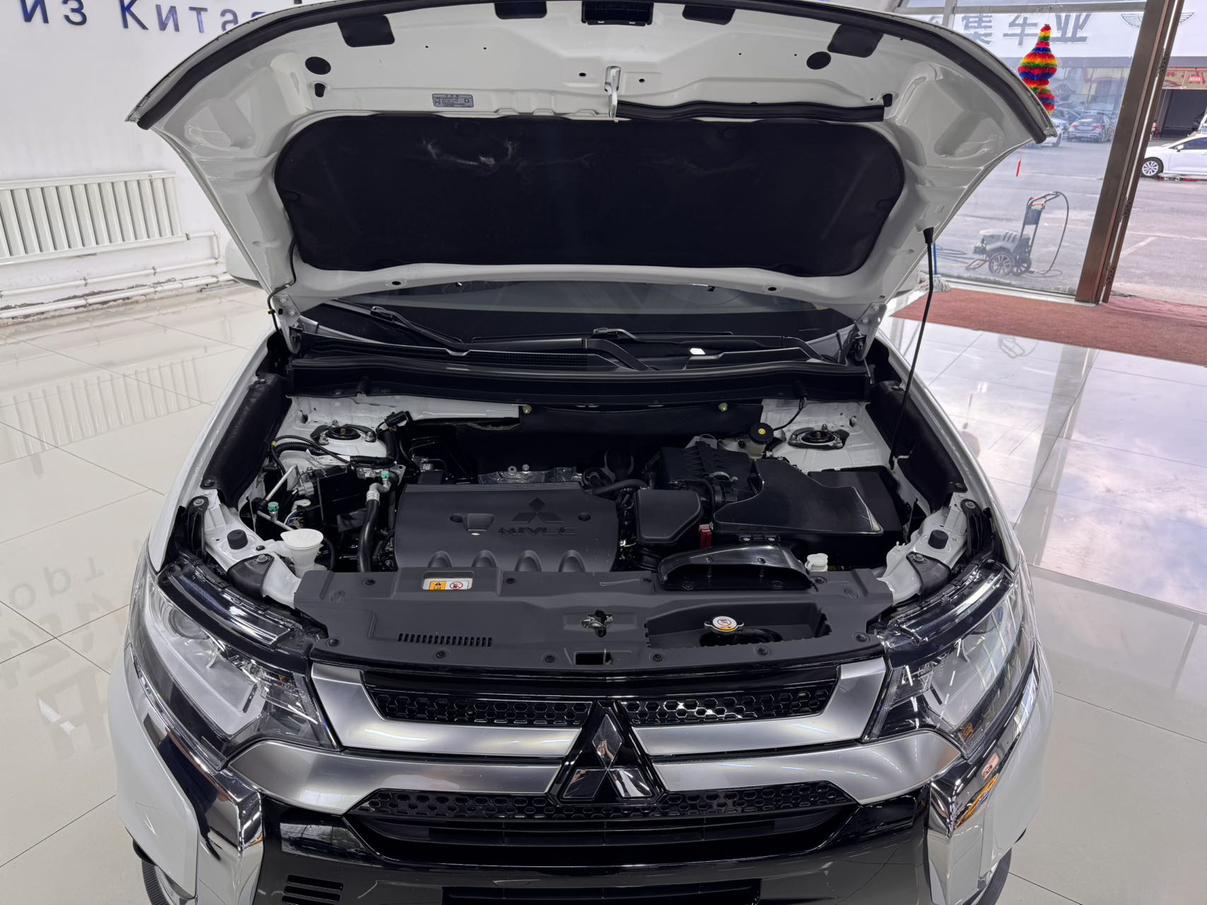 Mitsubishi Outlander 2021 thumb 5