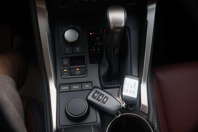 Lexus NX 2016 thumb 12