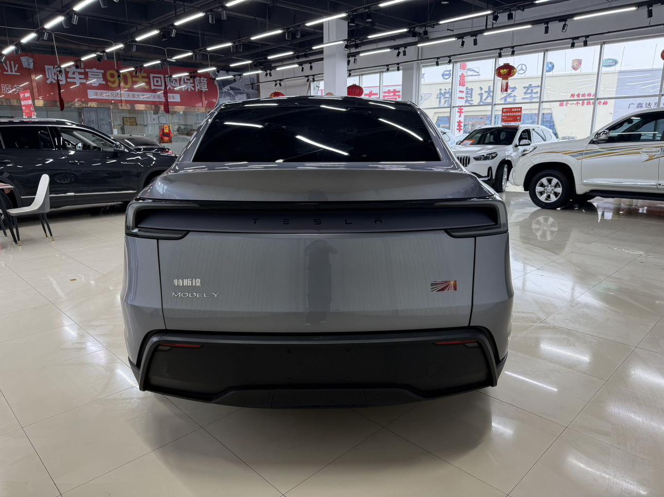 Tesla Model Y 2025 thumb 2