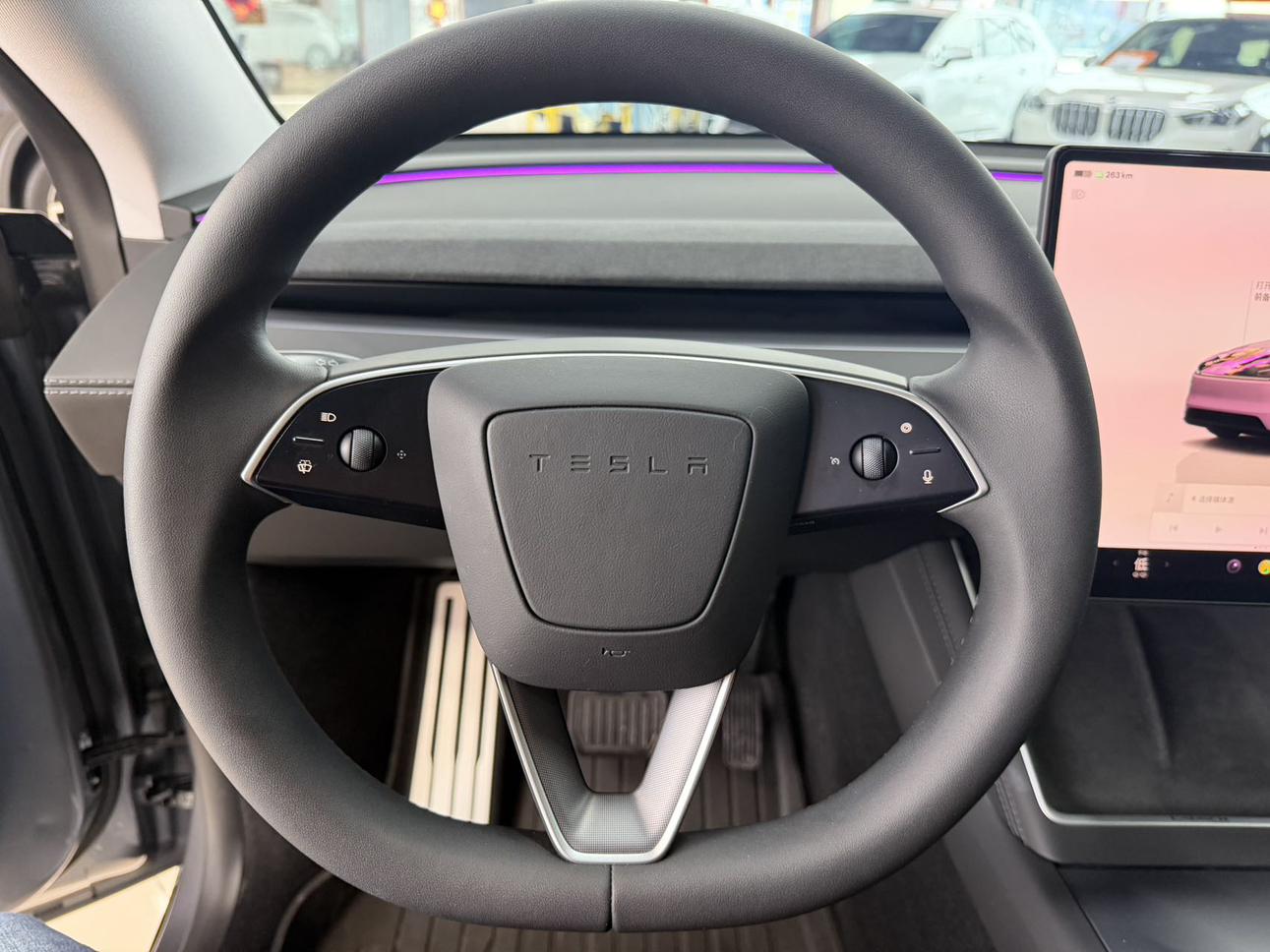 Tesla Model Y 2025 thumb 3