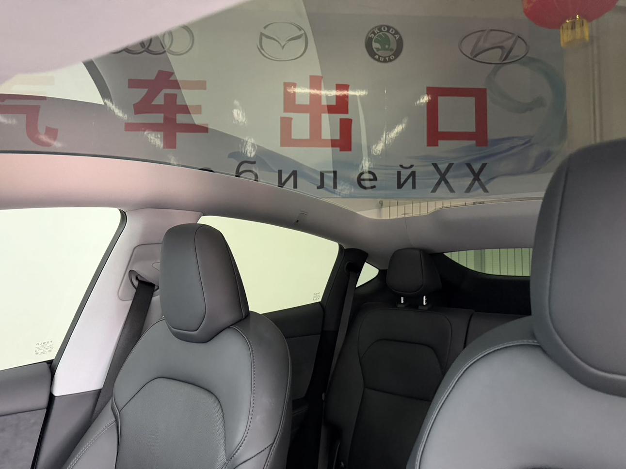 Tesla Model Y 2025 thumb 10
