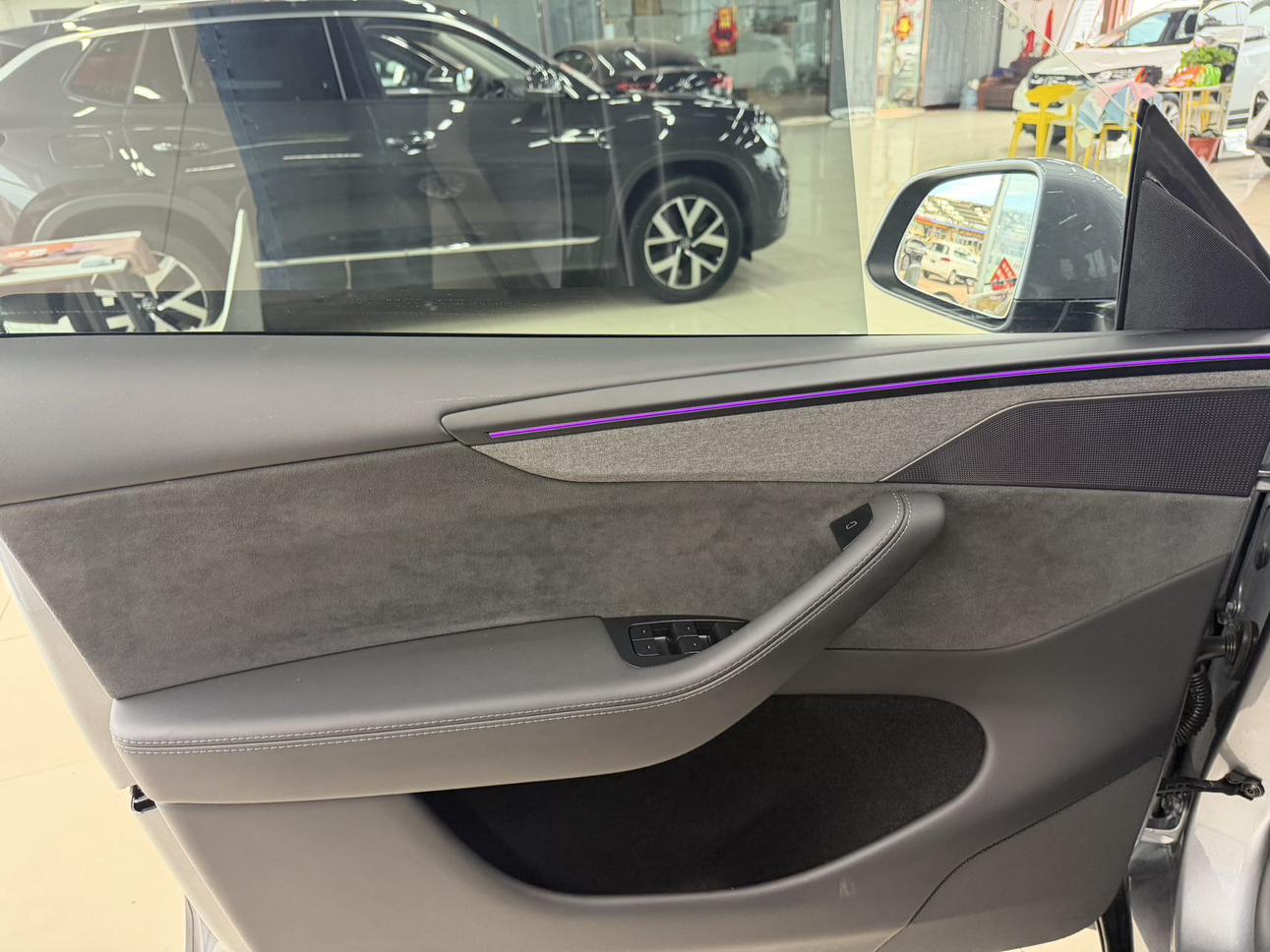 Tesla Model Y 2025 thumb 11