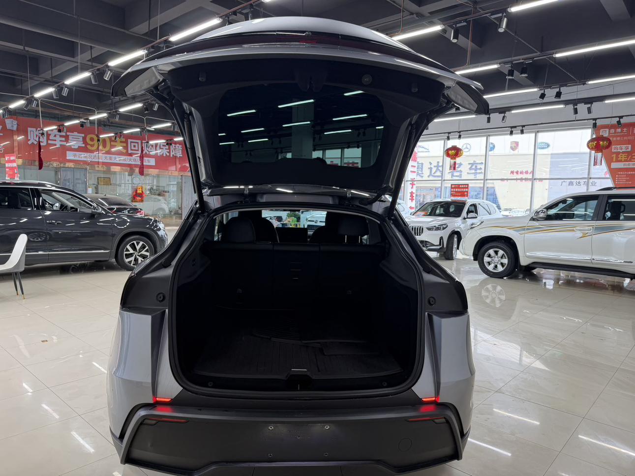 Tesla Model Y 2025 thumb 12