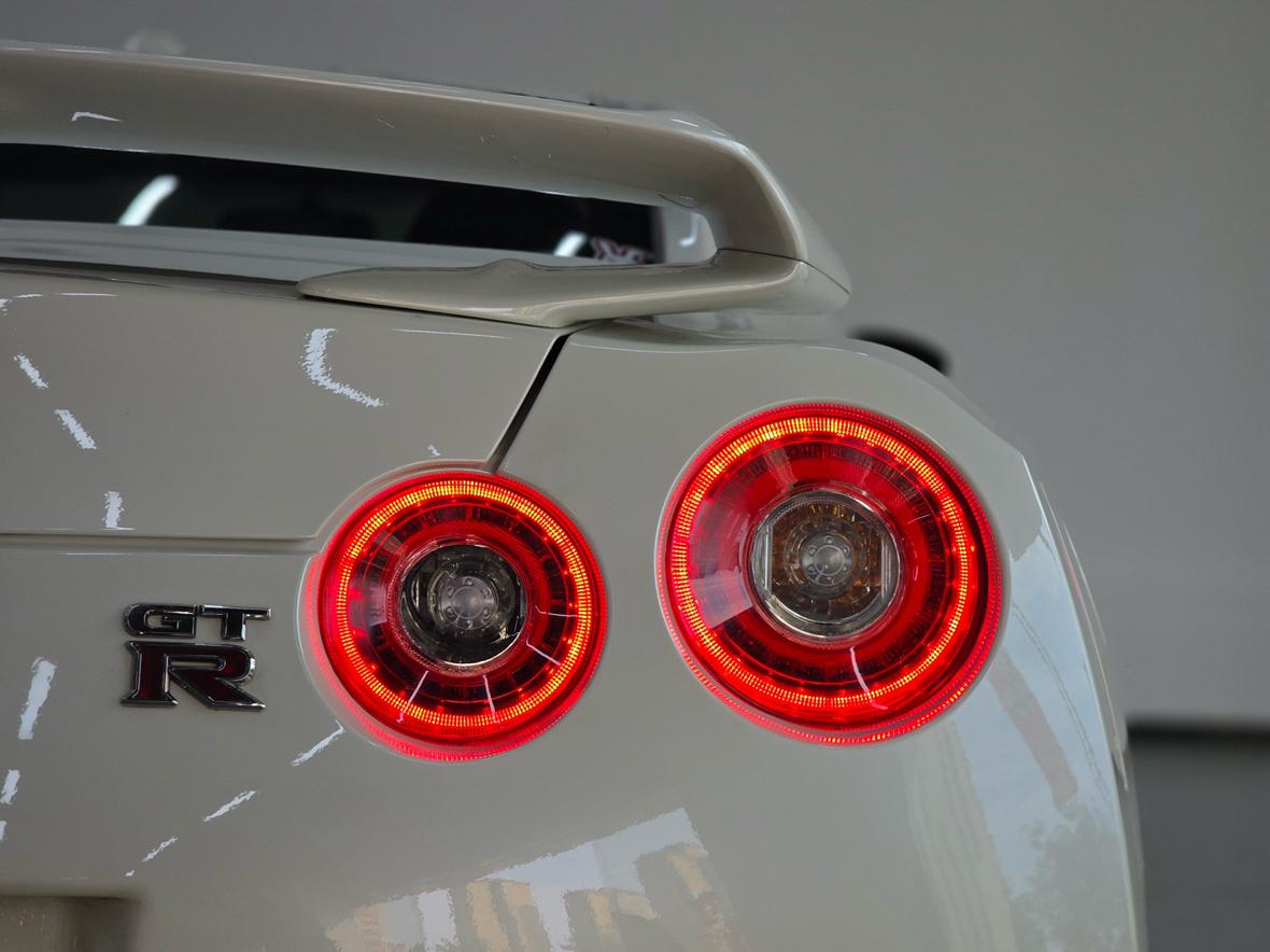 Nissan GT-R 2012 thumb 7