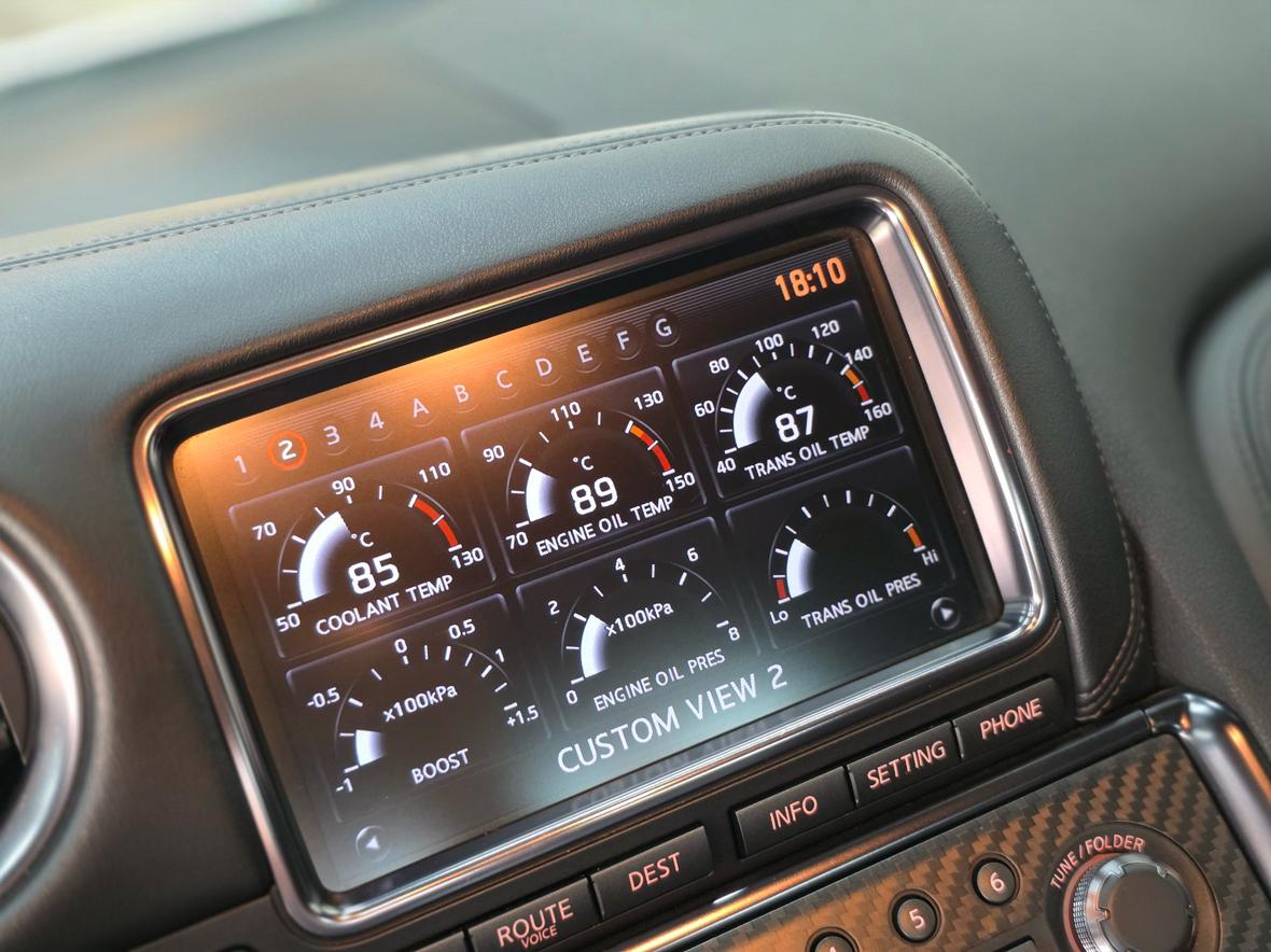 Nissan GT-R 2012 thumb 8