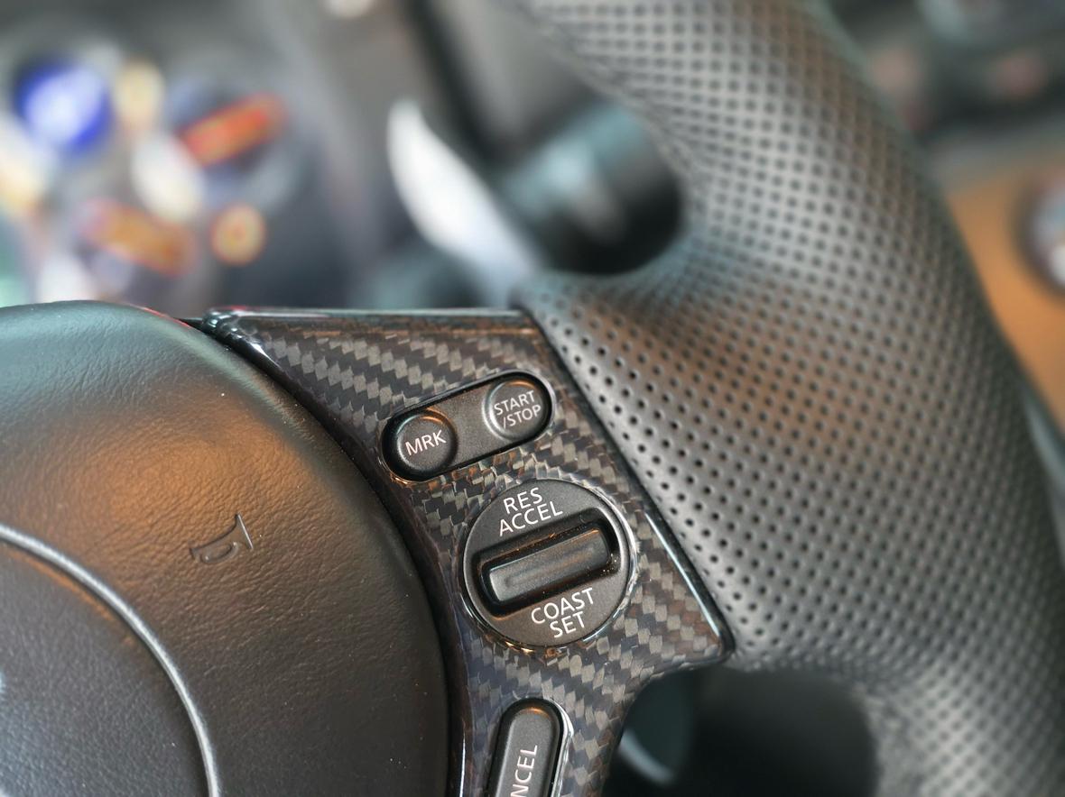Nissan GT-R 2012 thumb 10