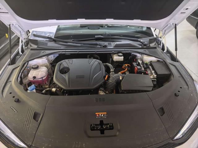 Geely Galaxy 8 PHEV 2025 thumb 6