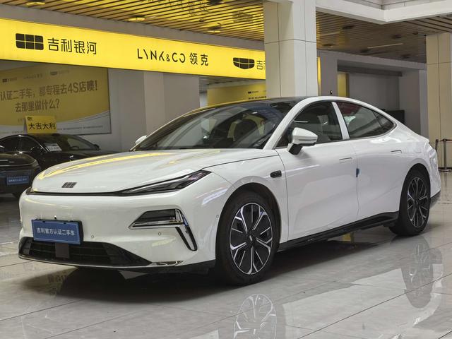 Geely Galaxy 8 PHEV 2025 thumb 7