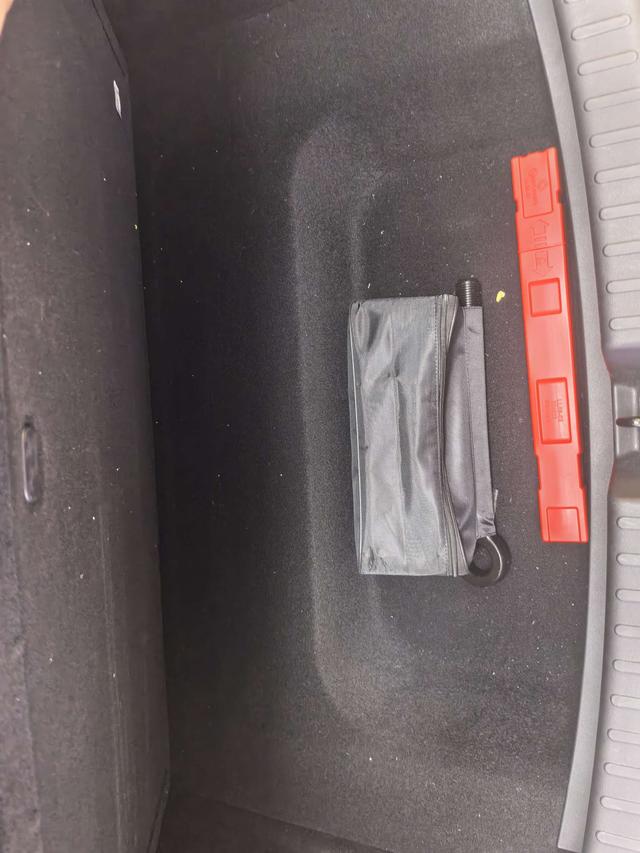 Geely Galaxy 8 PHEV 2025 thumb 9
