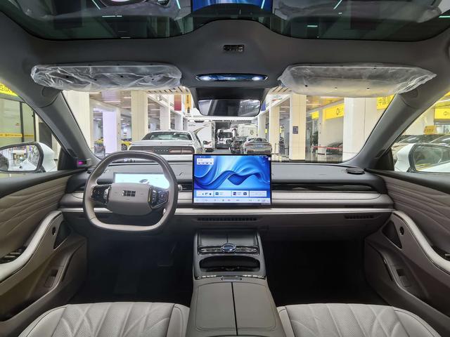 Geely Galaxy 8 PHEV 2025 thumb 10
