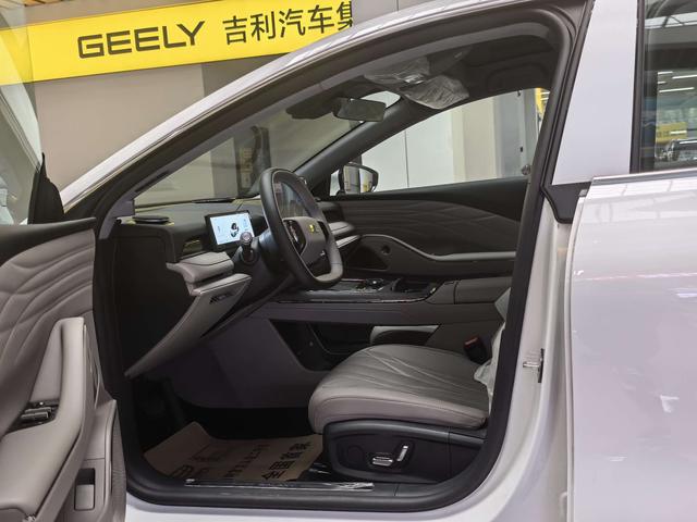 Geely Galaxy 8 PHEV 2025 thumb 12