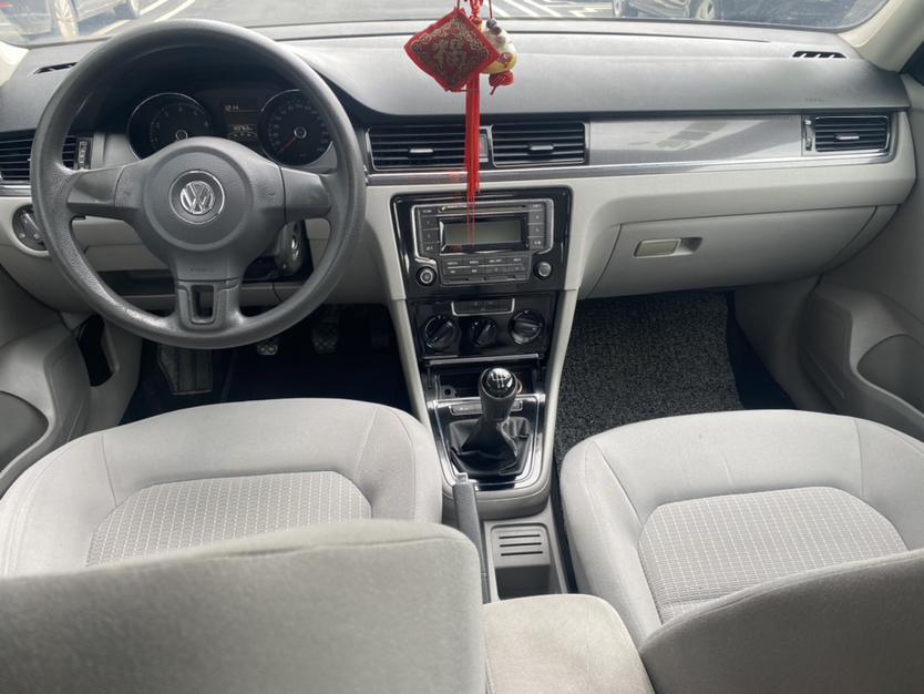 Volkswagen Bora 2013 thumb 4