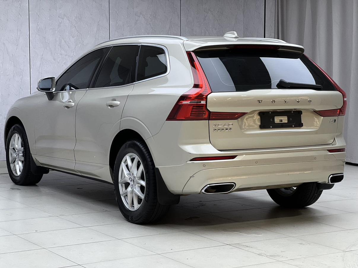 Volvo XC60 2018 thumb 2