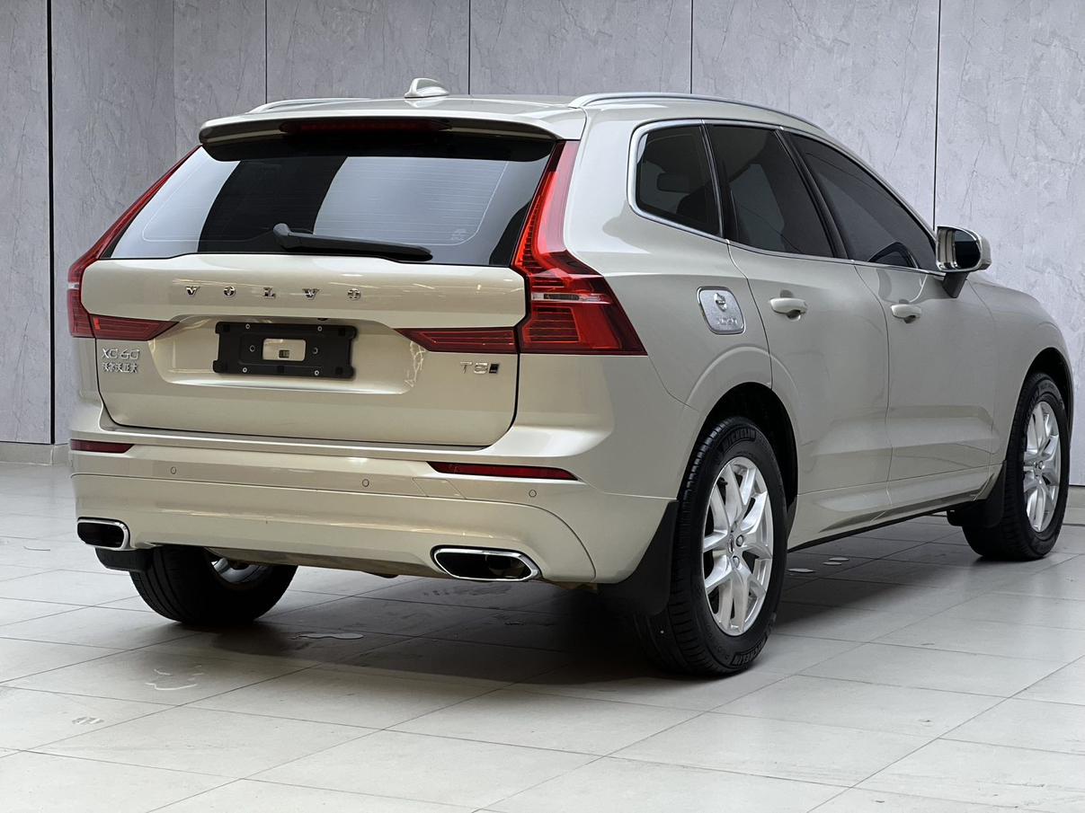Volvo XC60 2018 thumb 4