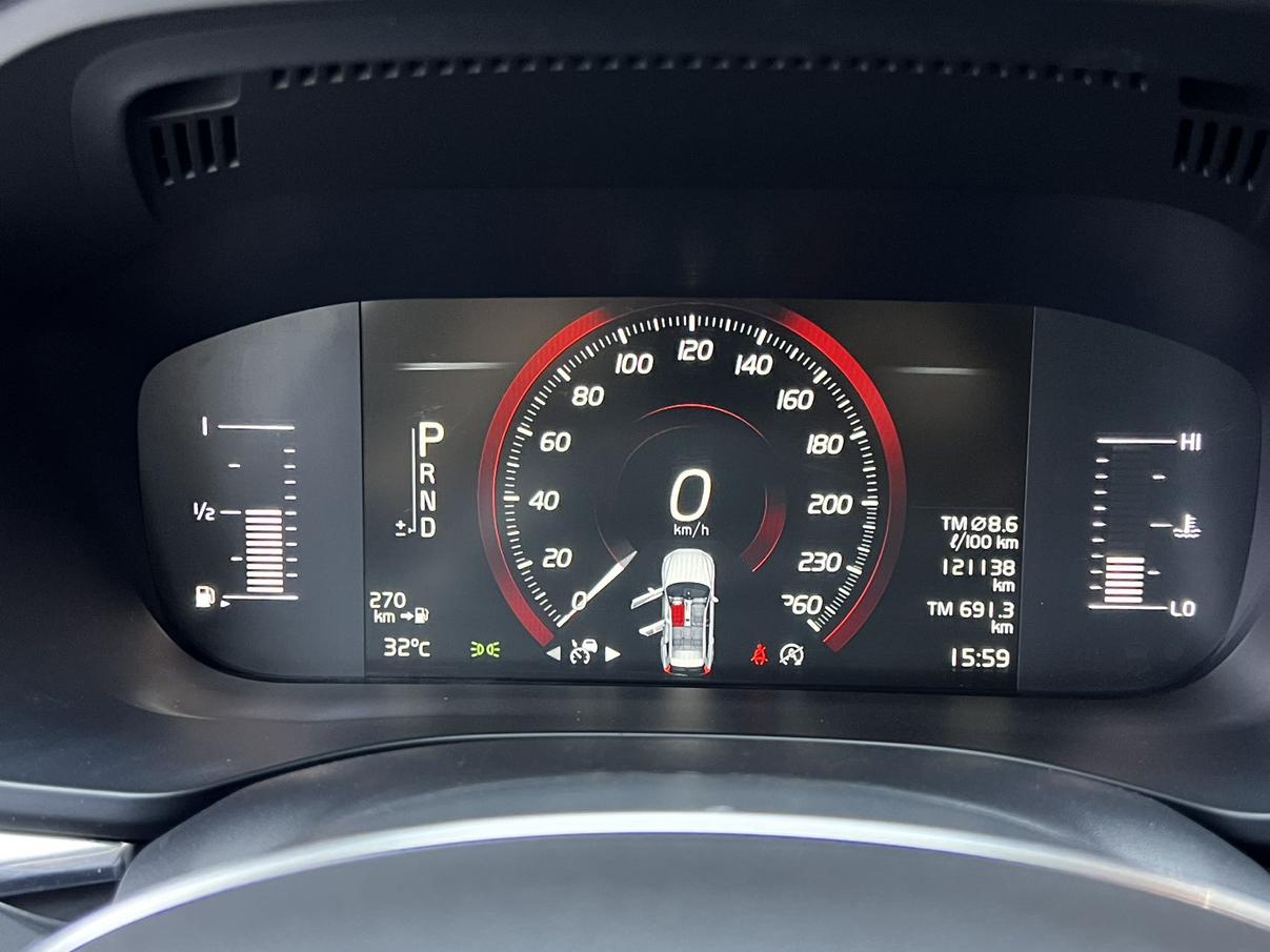 Volvo XC60 2018 thumb 7