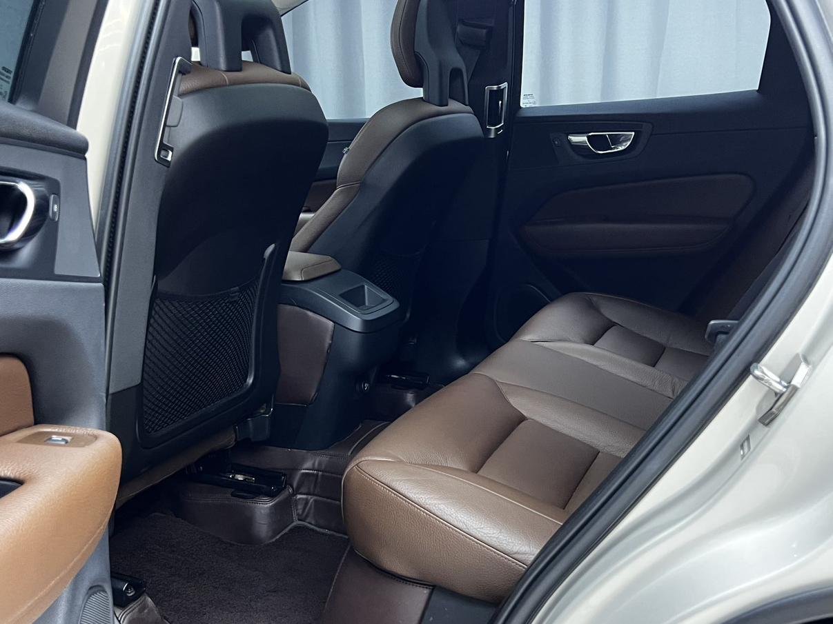 Volvo XC60 2018 thumb 9
