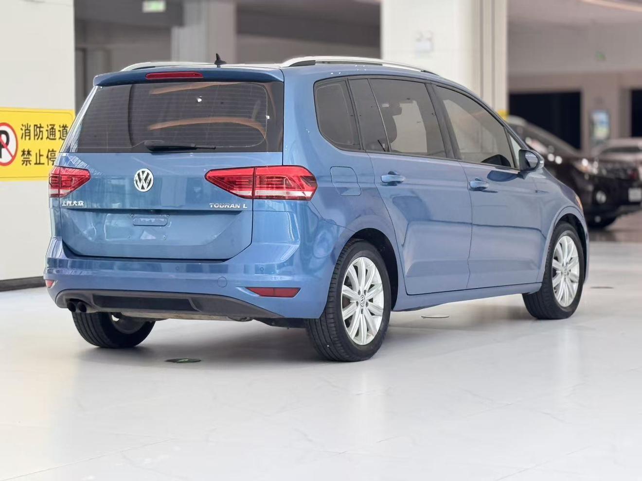 Volkswagen Touran 2018 thumb 4