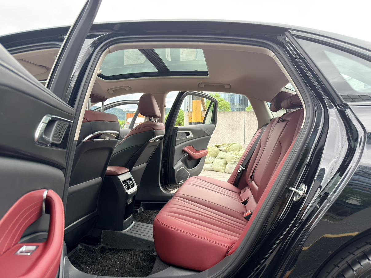 Hongqi H5 2025 thumb 11