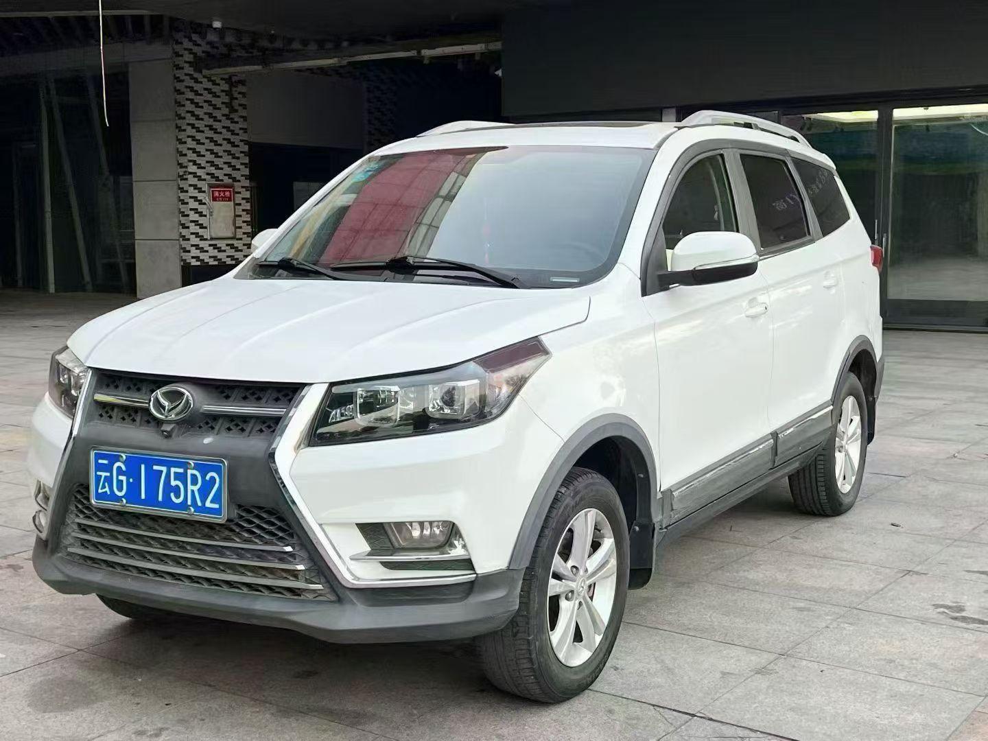 BAIC Huansu S3 2016 thumb 9