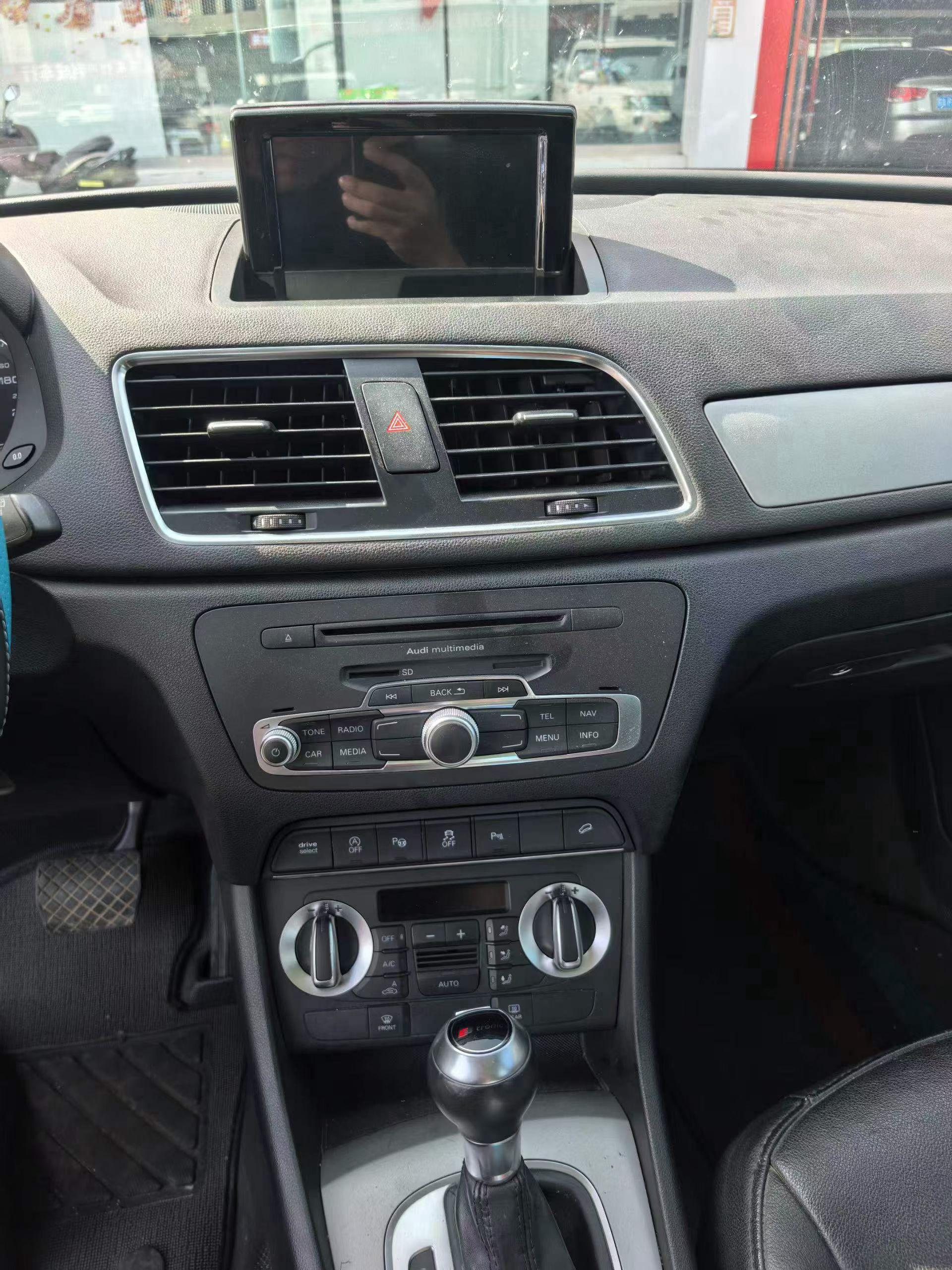 Audi Q3 2015 thumb 4