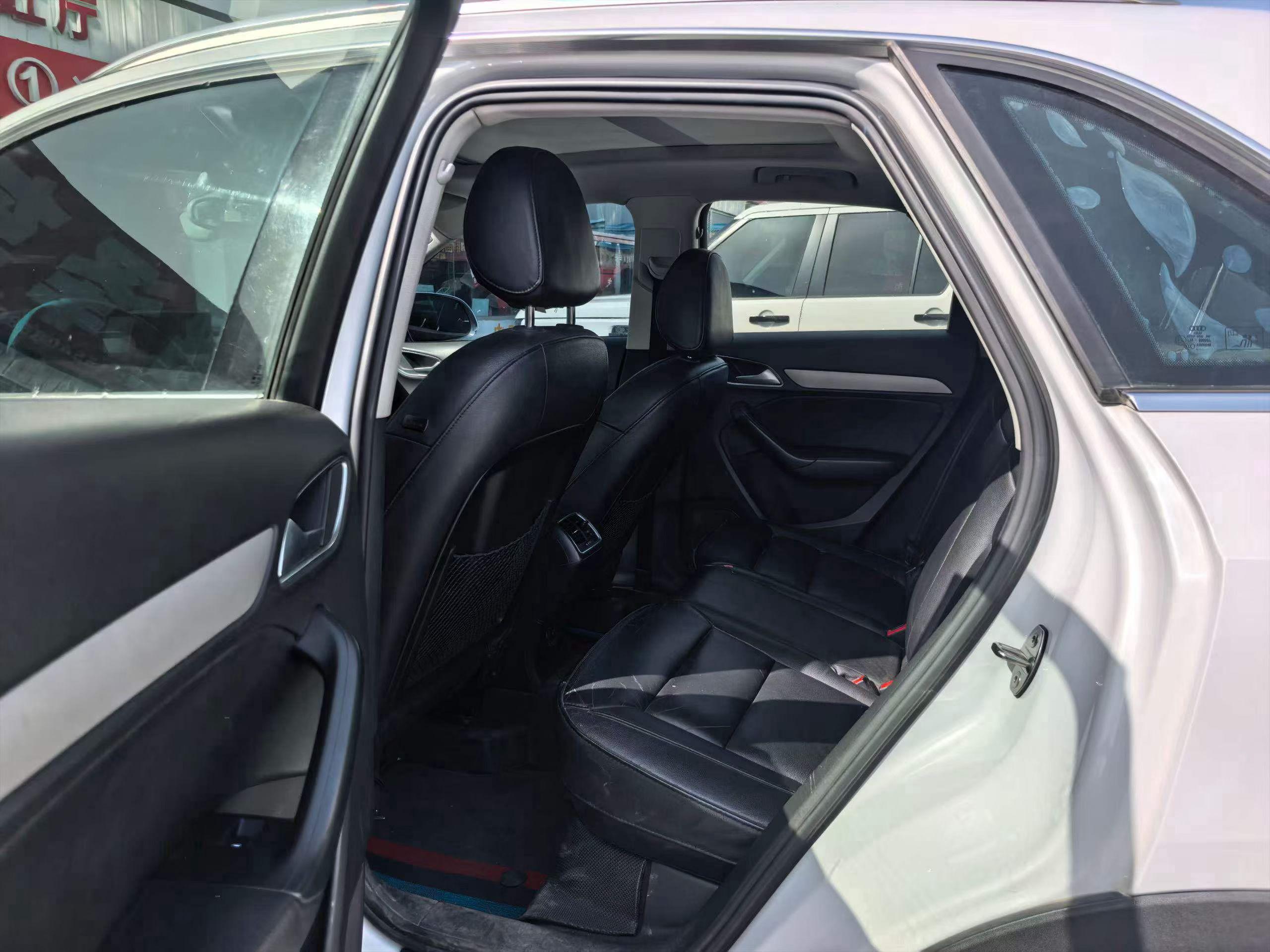 Audi Q3 2015 thumb 6