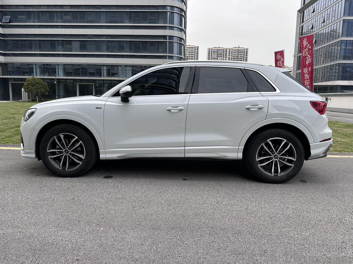 Audi Q3 2022 thumb 2