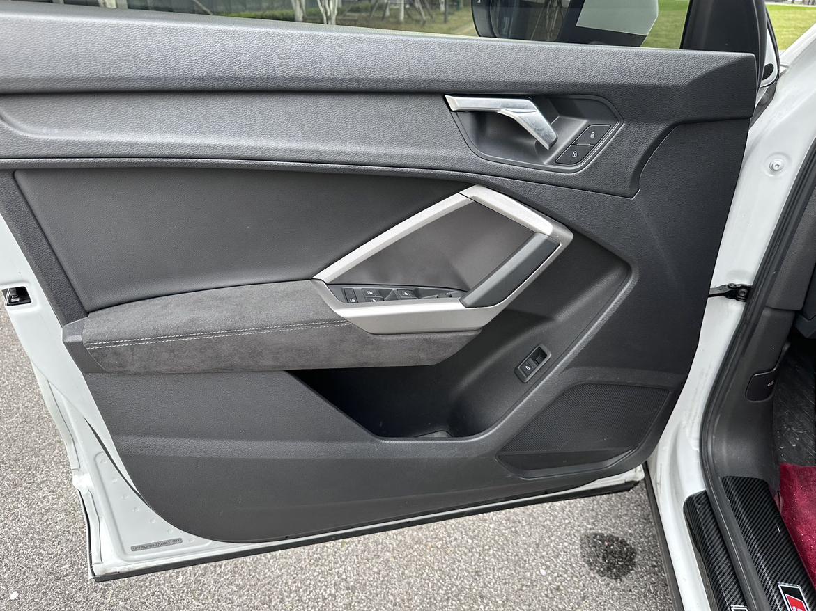 Audi Q3 2022 thumb 9