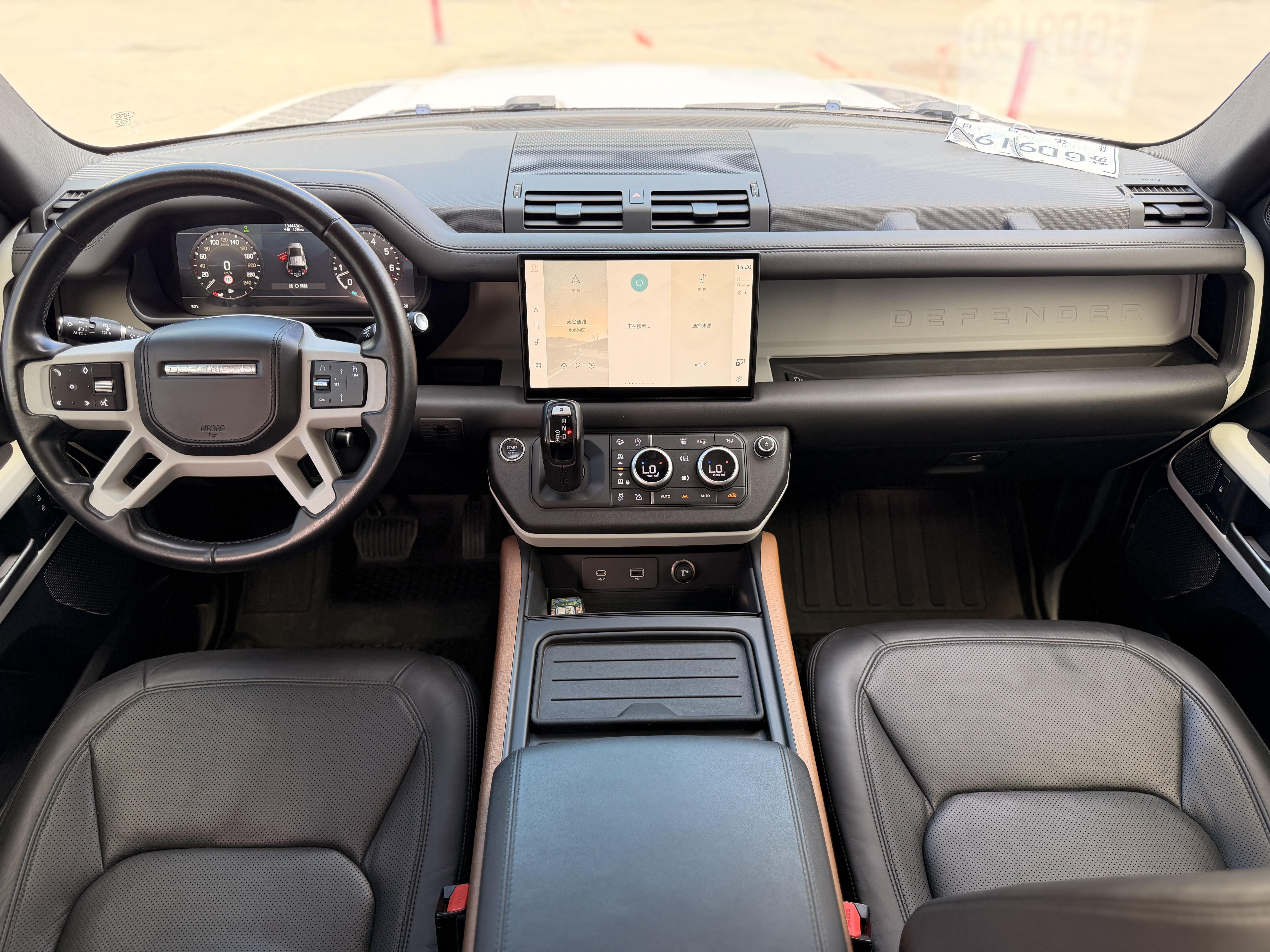 Land Rover Defender 2022 thumb 5