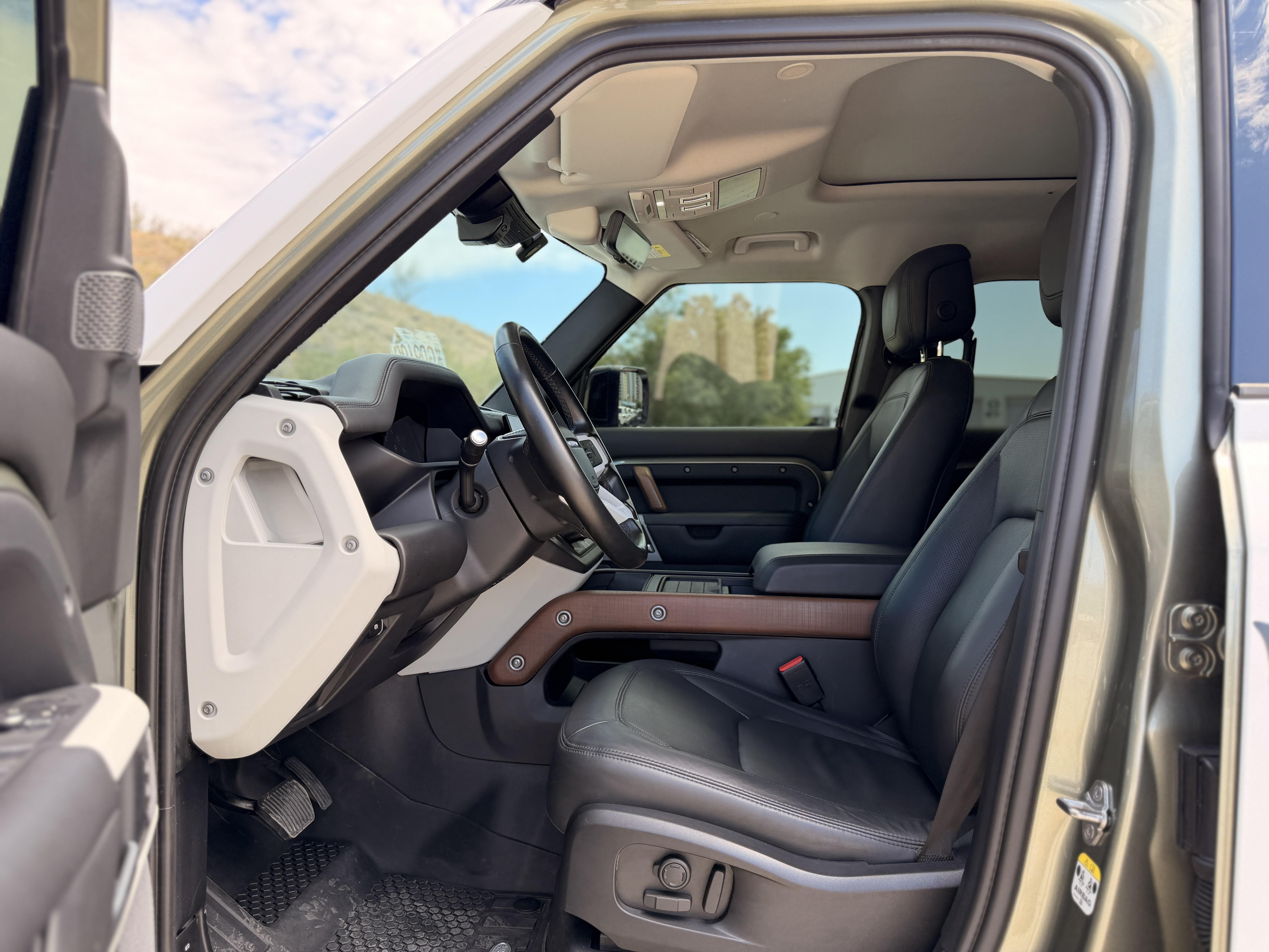 Land Rover Defender 2022 thumb 6