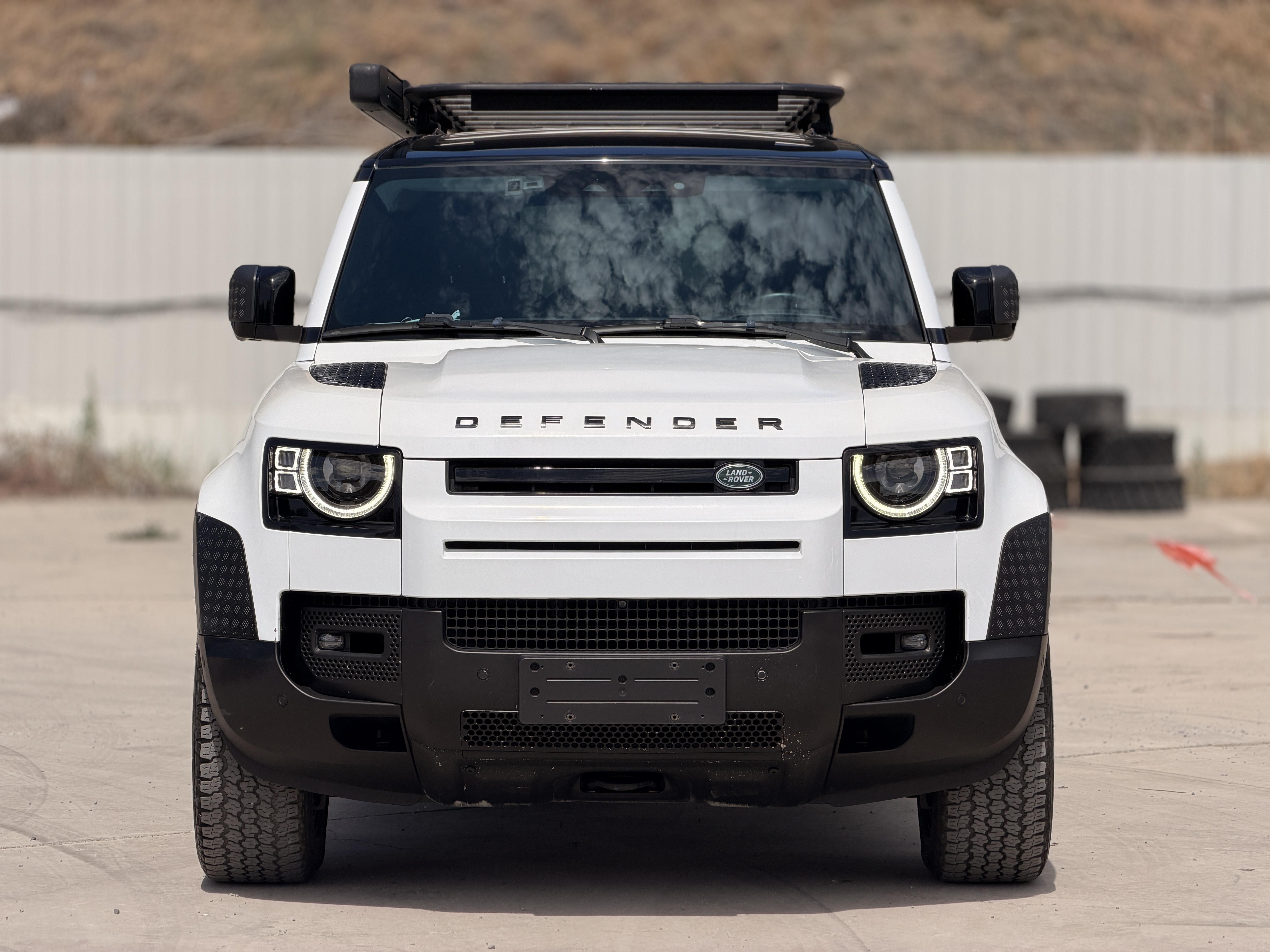 Land Rover Defender 2022 thumb 9