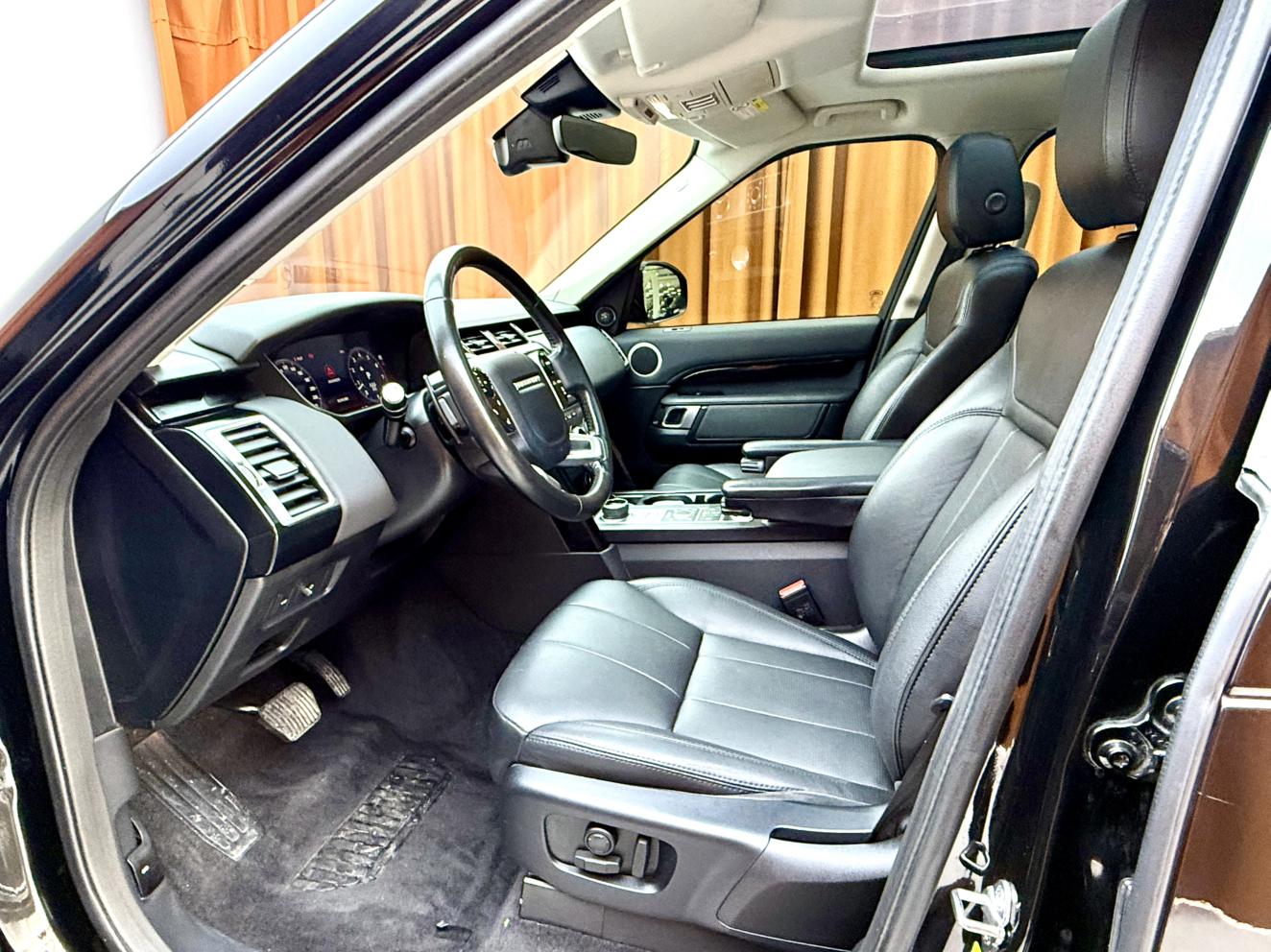 Land Rover Discovery 2020 thumb 6