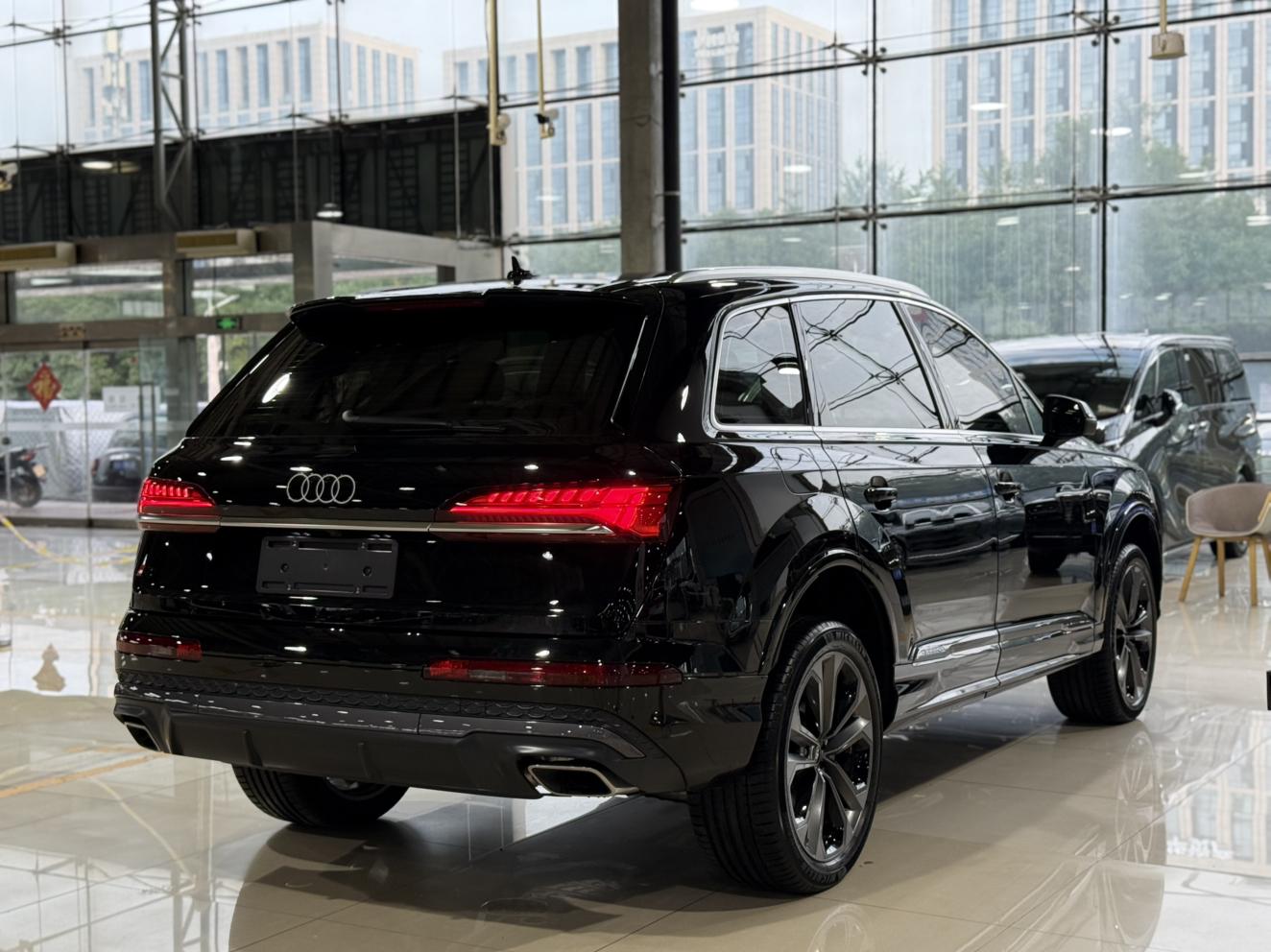 Audi Q7 2025 thumb 4