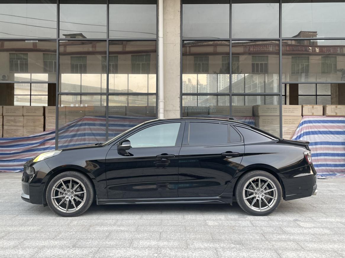 Lynk & Co 03 2019 thumb 2