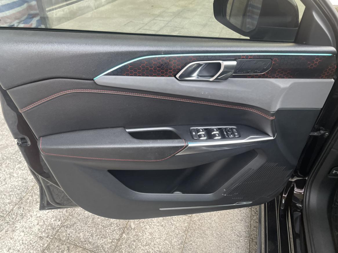 Lynk & Co 03 2019 thumb 11