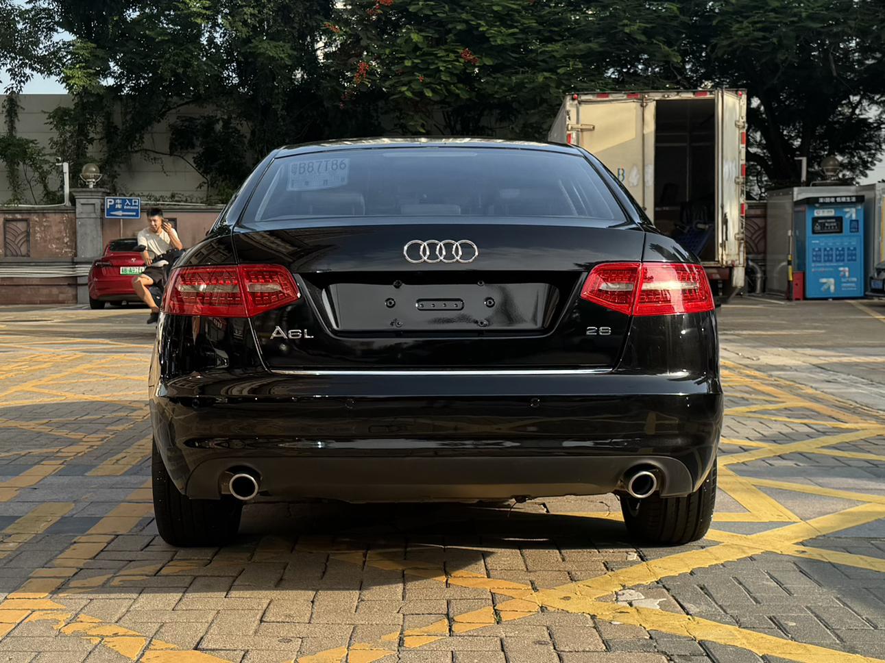 Audi A6 2010 thumb 3