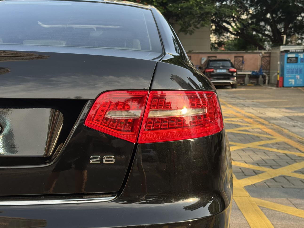 Audi A6 2010 thumb 7