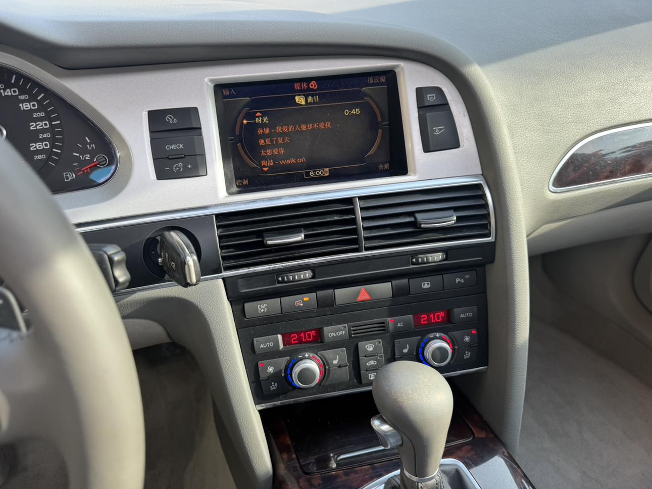 Audi A6 2010 thumb 11