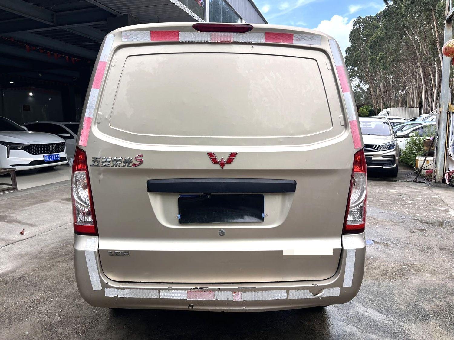 Wuling Rong Guang 2022 thumb 12