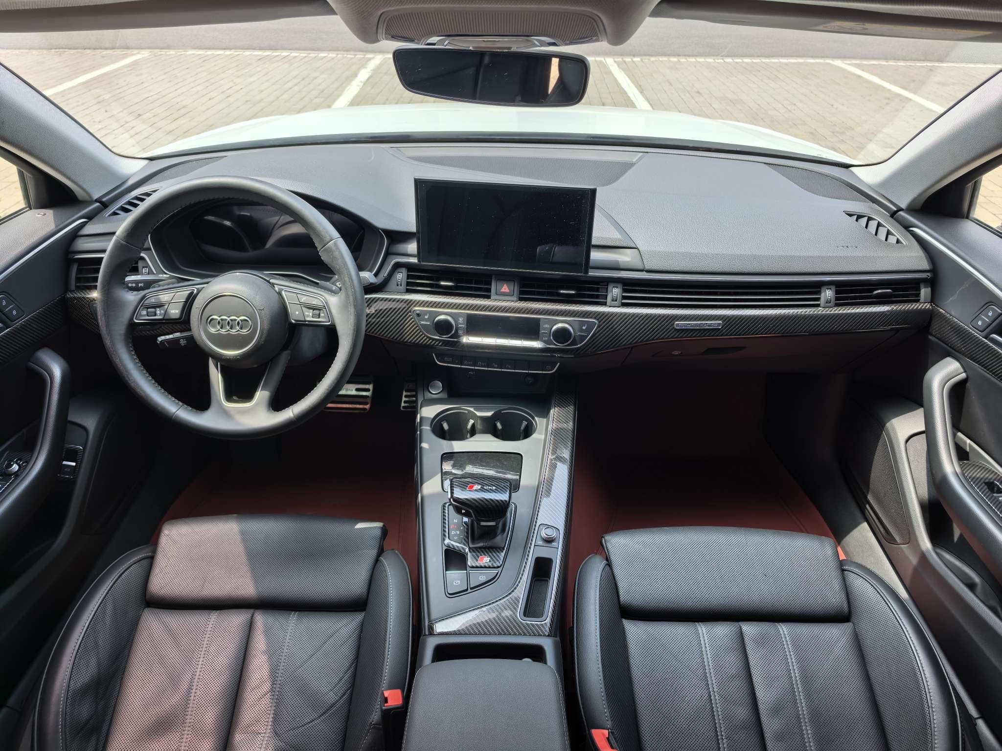 Audi A4 2020 thumb 5