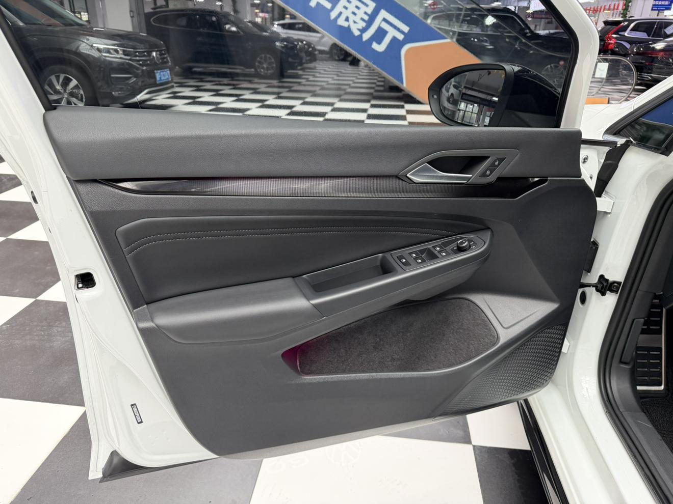 Volkswagen Golf Sportsvan 2023 thumb 7