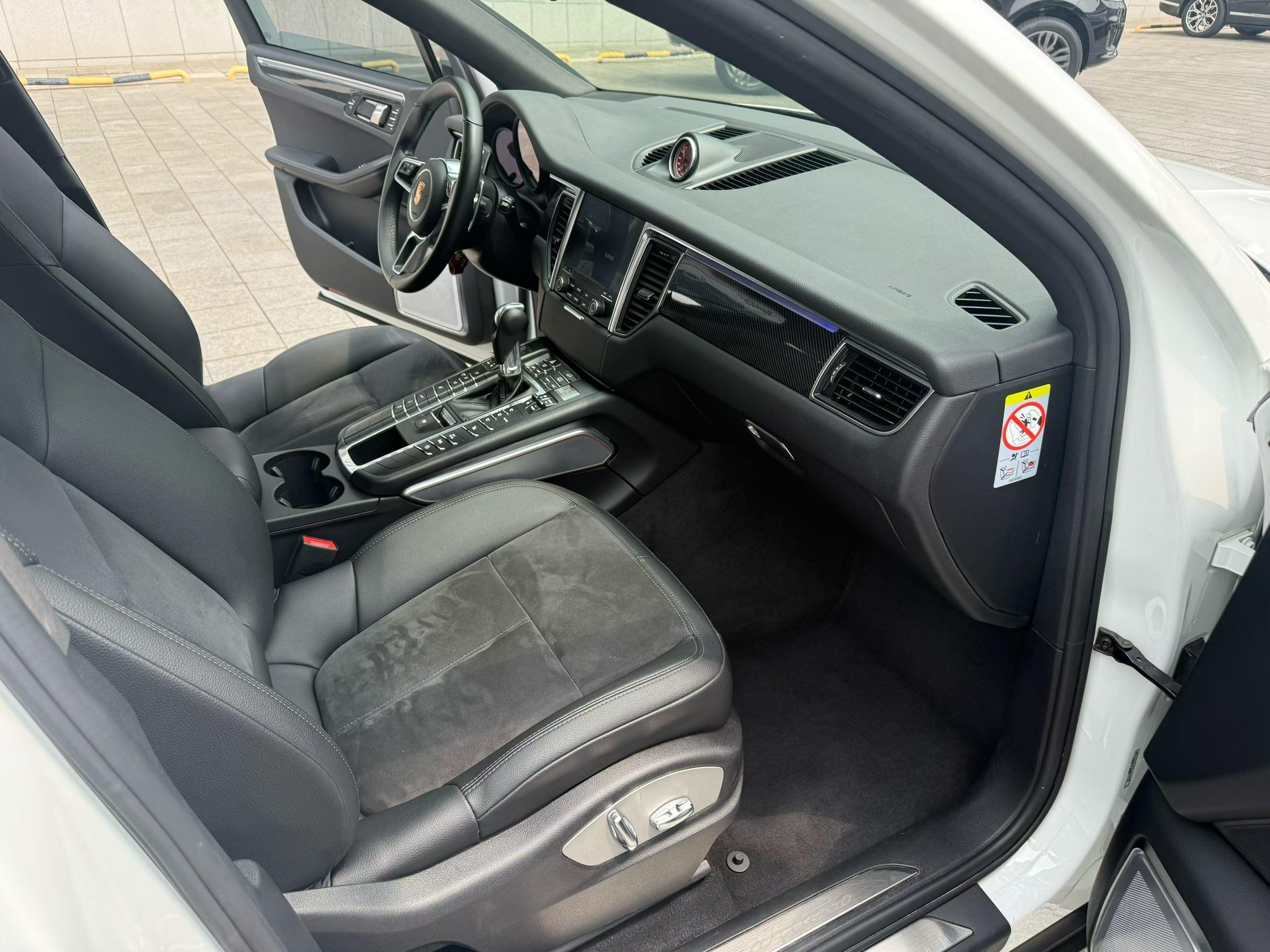 Porsche Macan 2017 thumb 3